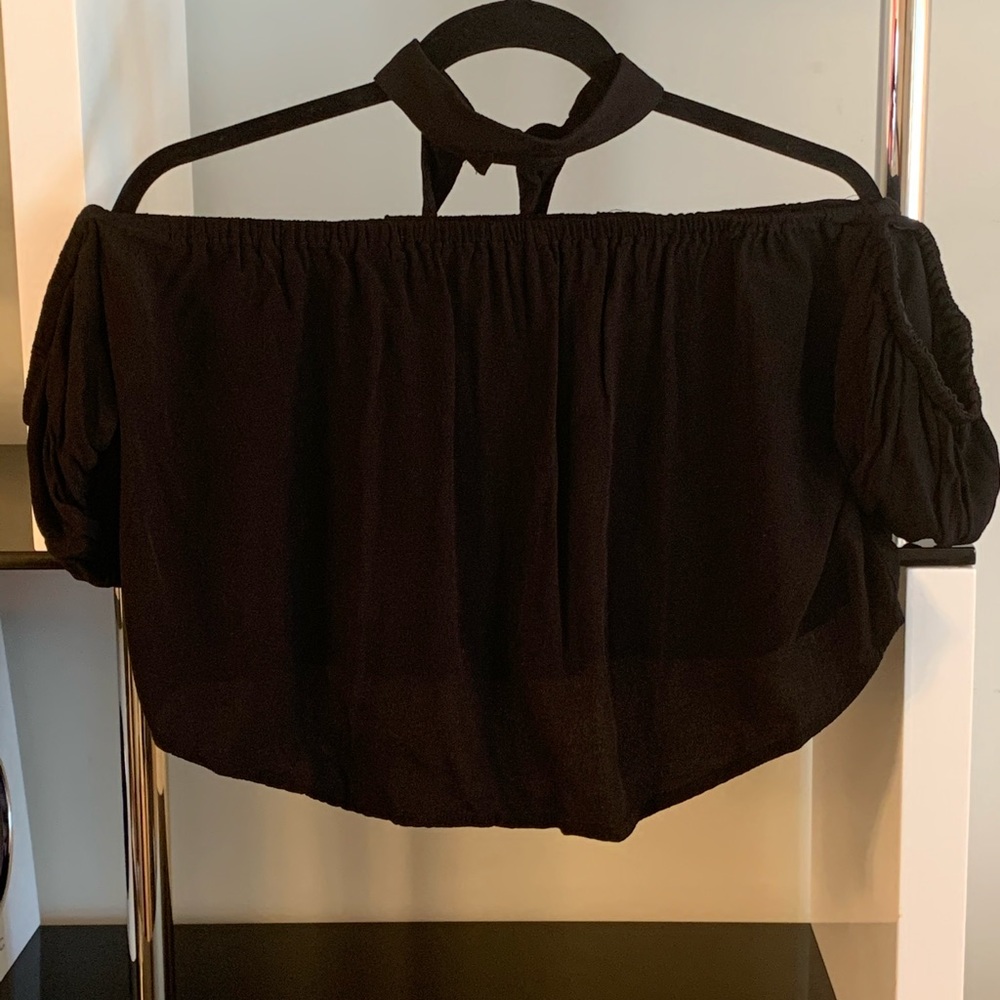 Black crop top size medium